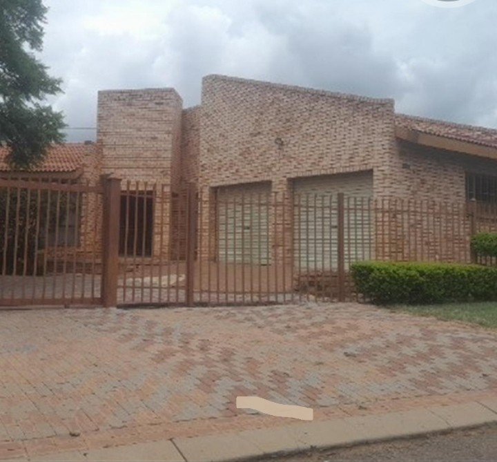 3 Bedroom Property for Sale in Lethlabile North West
